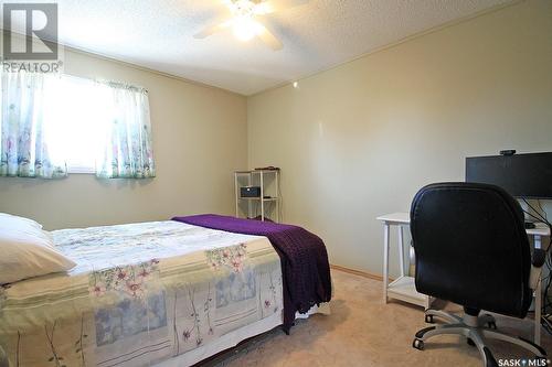 9 Garry Place, Yorkton, SK - Indoor Photo Showing Bedroom