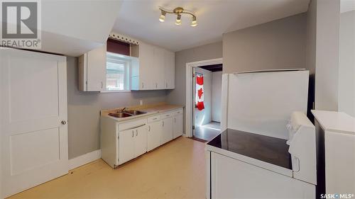 1043 Mctavish Street, Regina, SK - Indoor Photo Showing Kitchen With Double Sink