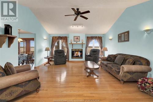 6802 6Th Concession Rd N, Amherstburg, ON - Indoor Photo Showing Living Room