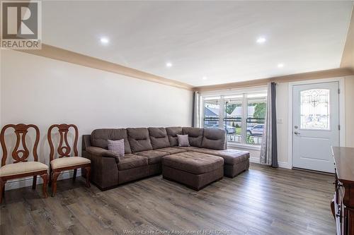 2482 Lloyd George Boulevard, Windsor, ON - Indoor Photo Showing Living Room