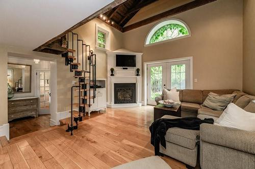 711 Norfolk Street S, Simcoe, ON - Indoor Photo Showing Living Room With Fireplace