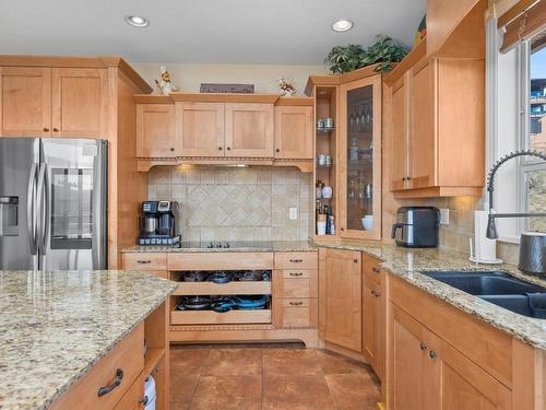 7551 Tronson Road, Vernon, BC - Indoor Photo Showing Kitchen With Double Sink With Upgraded Kitchen