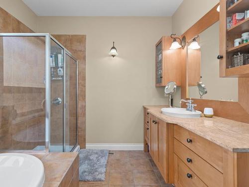 7551 Tronson Road, Vernon, BC - Indoor Photo Showing Bathroom
