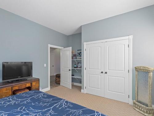 7551 Tronson Road, Vernon, BC - Indoor Photo Showing Bedroom