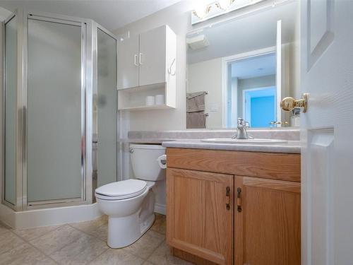 406-2245 Atkinson Street, Penticton, BC - Indoor Photo Showing Bathroom