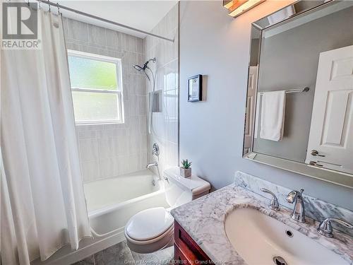 100 Westmount Blvd, Moncton, NB - Indoor Photo Showing Bathroom