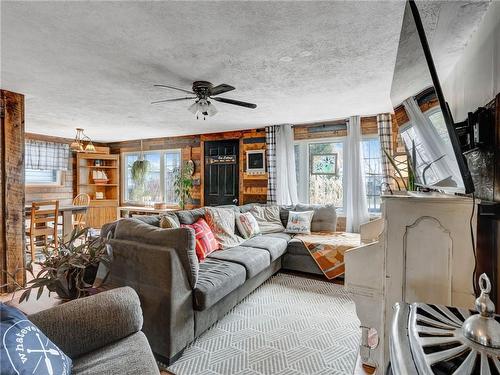 11 Darlene Drive, Nanticoke, ON - Indoor Photo Showing Living Room