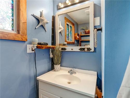 11 Darlene Drive, Nanticoke, ON - Indoor Photo Showing Bathroom