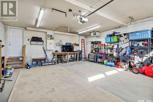 15 Walker Way, Clavet, SK - Indoor Photo Showing Garage