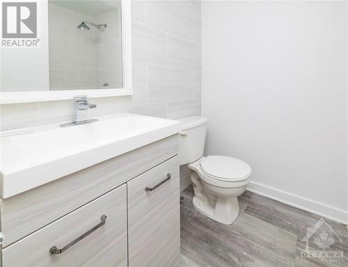 Main Bathroom - 2020 Jasmine Crescent Unit#303, Ottawa, ON - Indoor Photo Showing Bathroom