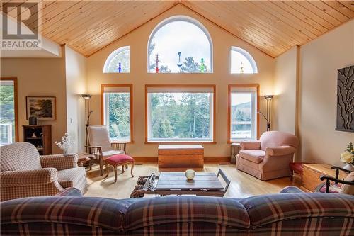7448 River Road, Palmer Rapids, ON - Indoor Photo Showing Living Room