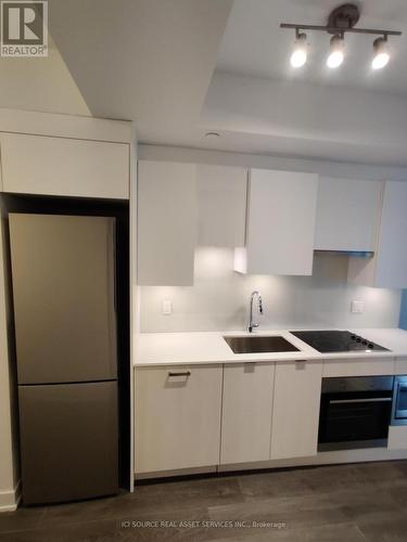 #1808 -99 Broadway Ave, Toronto, ON - Indoor Photo Showing Kitchen With Upgraded Kitchen