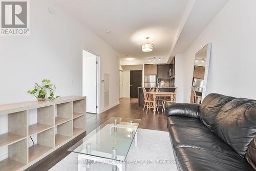 1309 - 89 Dunfield Avenue, Toronto, ON - Indoor Photo Showing Living Room