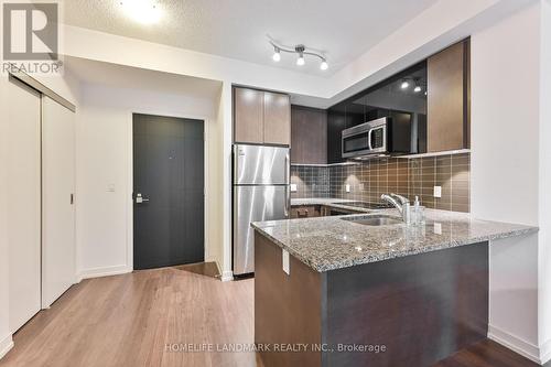 1309 - 89 Dunfield Avenue, Toronto, ON - Indoor Photo Showing Kitchen With Upgraded Kitchen