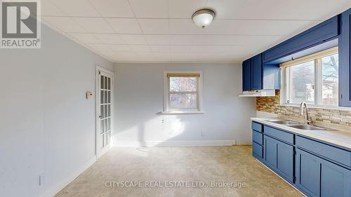 39 Woodward Ave, Brampton, ON - Indoor Photo Showing Kitchen With Double Sink