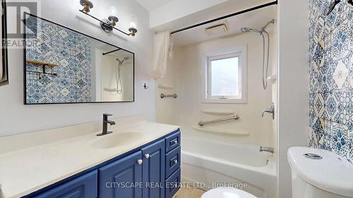 39 Woodward Ave, Brampton, ON - Indoor Photo Showing Bathroom