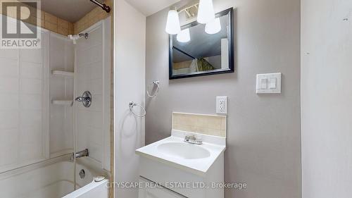 39 Woodward Ave, Brampton, ON - Indoor Photo Showing Bathroom