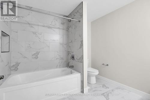6925 Royal Magnolia Avenue E, London, ON - Indoor Photo Showing Bathroom