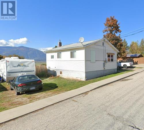 229 9Th  S Avenue, Creston, BC - Outdoor