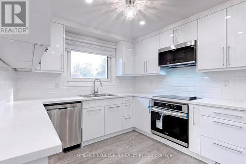 413 Carrville Rd, Richmond Hill, ON - Indoor Photo Showing Kitchen With Double Sink With Upgraded Kitchen