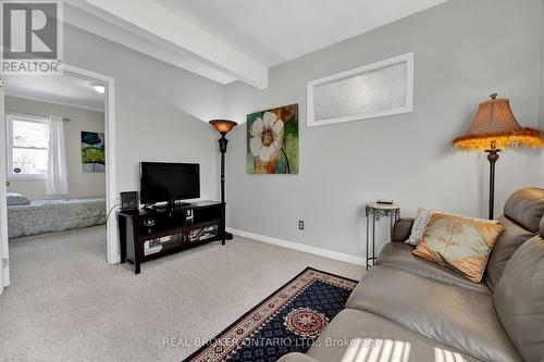 83 Norfolk Avenue, Cambridge, ON - Indoor Photo Showing Living Room