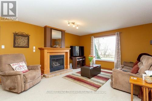 78 Parkview Dr, Thames Centre, ON - Indoor Photo Showing Living Room With Fireplace