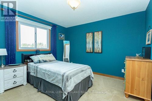 78 Parkview Dr, Thames Centre, ON - Indoor Photo Showing Bedroom