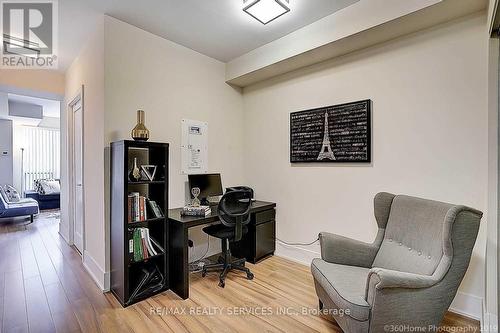 #1608 -300 Front St W, Toronto, ON - Indoor Photo Showing Office