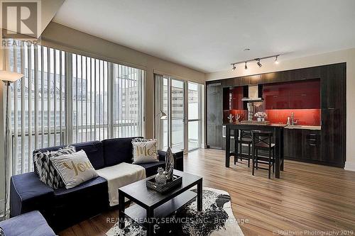 #1608 -300 Front St W, Toronto, ON - Indoor Photo Showing Living Room