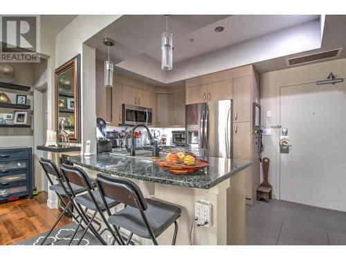 7343 Okanagan Landing Road Unit# 2107, Vernon, BC - Indoor Photo Showing Kitchen With Upgraded Kitchen