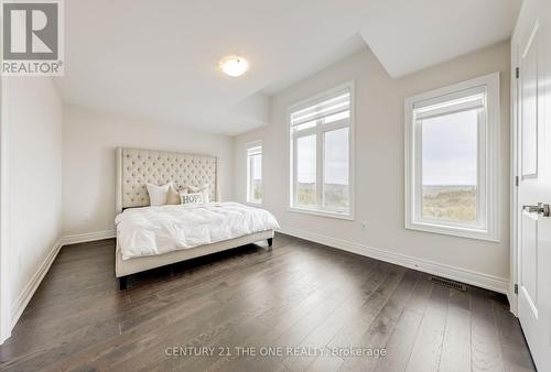 444 Seaview Hts, East Gwillimbury, ON - Indoor Photo Showing Bedroom