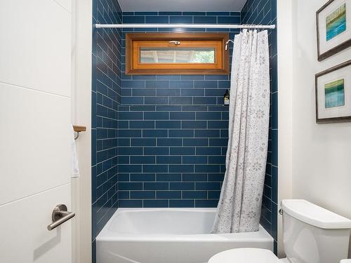 5353 Gore Langton Rd, Duncan, BC - Indoor Photo Showing Bathroom