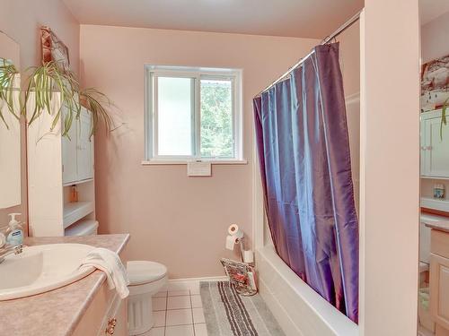 4547 Wellington Ave, Port Alberni, BC - Indoor Photo Showing Bathroom