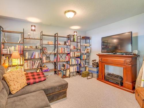 4547 Wellington Ave, Port Alberni, BC - Indoor With Fireplace