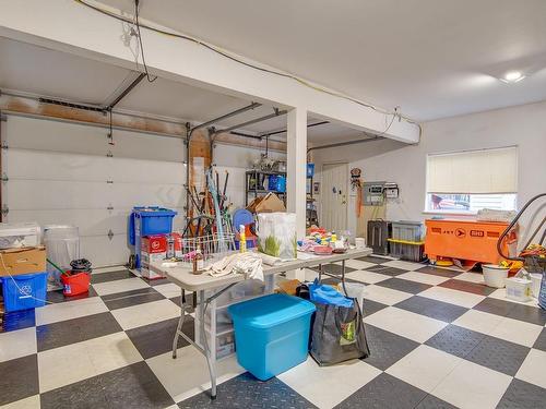 4547 Wellington Ave, Port Alberni, BC - Indoor Photo Showing Garage