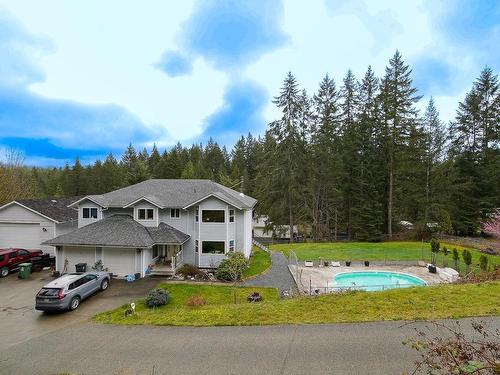 4547 Wellington Ave, Port Alberni, BC - Outdoor With In Ground Pool