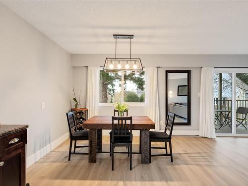201-1625 Belmont Ave, Victoria, BC - Indoor Photo Showing Dining Room