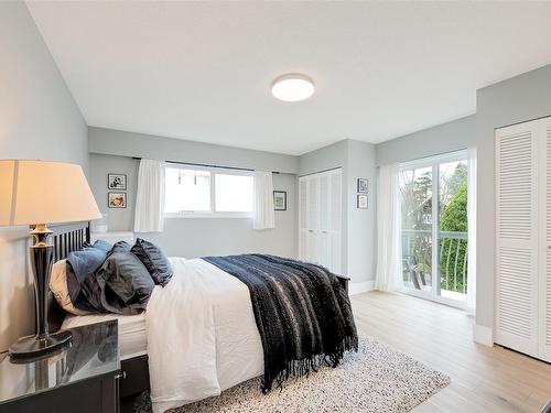 201-1625 Belmont Ave, Victoria, BC - Indoor Photo Showing Bedroom