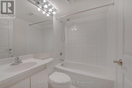 #1109 -24 Wellesley St W, Toronto, ON - Indoor Photo Showing Bathroom