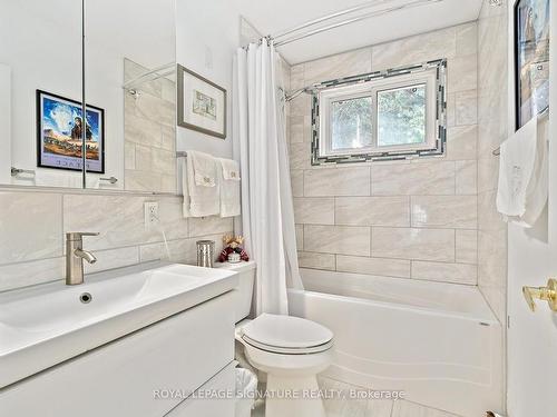 1047 Lagoon Rd, Highlands East, ON - Indoor Photo Showing Bathroom