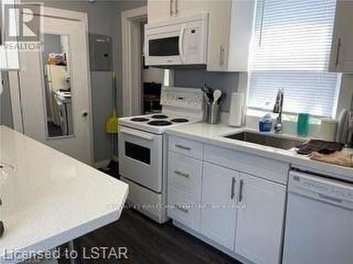 28 Oxford St W, London, ON - Indoor Photo Showing Kitchen