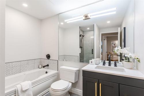 430 Pearl Street|Unit #205, Burlington, ON - Indoor Photo Showing Bathroom