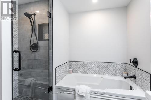 #205 -430 Pearl St, Burlington, ON - Indoor Photo Showing Bathroom