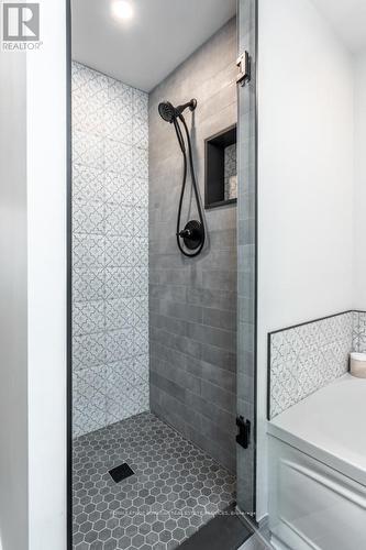 #205 -430 Pearl St, Burlington, ON - Indoor Photo Showing Bathroom
