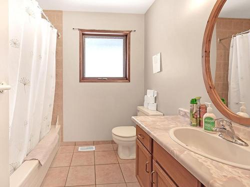 537 Fawn Road, Clearwater, BC - Indoor Photo Showing Bathroom
