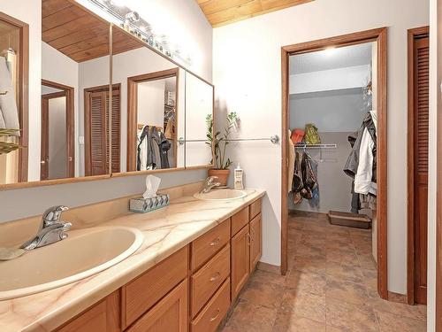 537 Fawn Road, Clearwater, BC - Indoor Photo Showing Bathroom