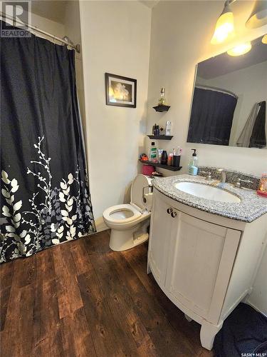 1417 5Th Street, Estevan, SK - Indoor Photo Showing Bathroom