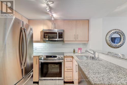 611 - 300 Bloor Street E, Toronto, ON - Indoor Photo Showing Kitchen