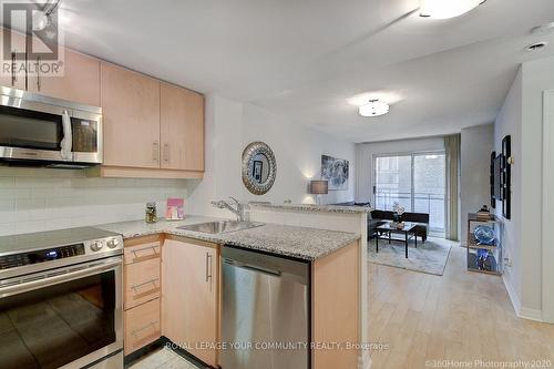 611 - 300 Bloor Street E, Toronto, ON - Indoor Photo Showing Kitchen