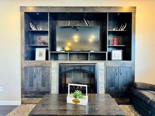 139 Wattsville Road, Cranbrook, BC - Indoor Photo Showing Living Room